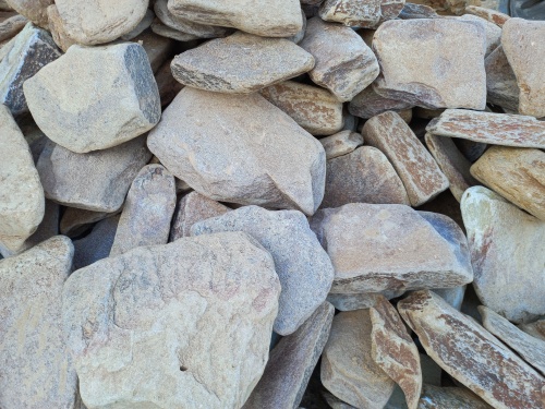 Златолит жёлтый, жёлто-зелёный глыбки и валуны для ланшафтного дизайна купить в Краснозаводске