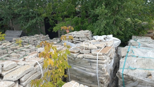 Плитняк галтованный гранитный для ландшафтного дизайна купить в Краснозаводске