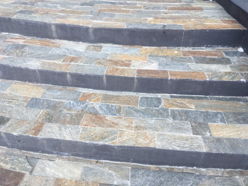 Плитка из Златолита Уральского для лестницы купить в Краснозаводске