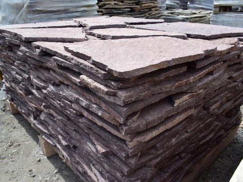 Плитняк лемезит бордовый для облицовки цоколя 20-25 мм  купить в Краснозаводске