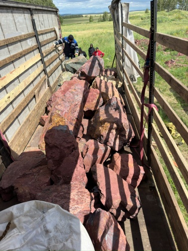 Ландшафтные глыбы красно-фиолетовые 200-1000 килограмм купить в Краснозаводске