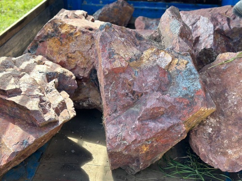 Ландшафтные глыбы красно-фиолетовые 200-1000 килограмм купить в Краснозаводске