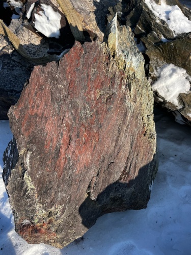 Ландшафтные глыбы красно-фиолетовые 200-1000 килограмм купить в Краснозаводске