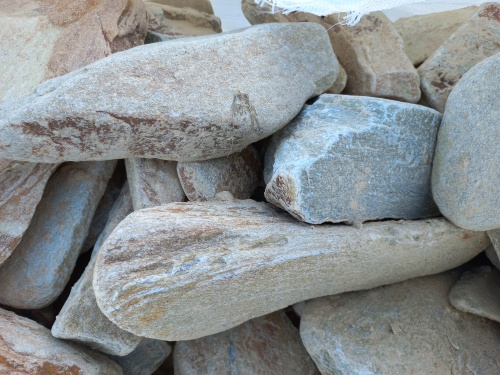 Златолит жёлтый, жёлто-зелёный глыбки и валуны для ланшафтного дизайна купить в Краснозаводске