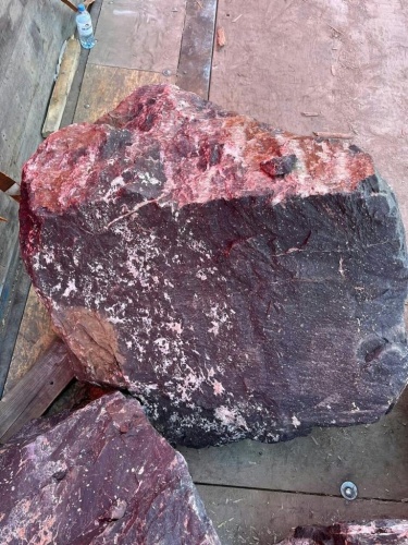 Камни для ландшафтного дизайна красно-фиолетовые 10-60 килограмм купить в Краснозаводске