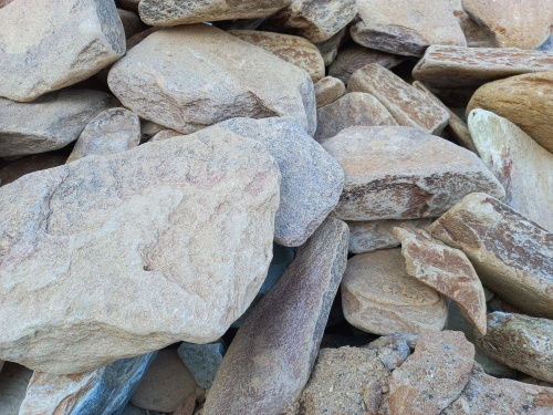 Златолит жёлтый, жёлто-зелёный глыбки и валуны для ланшафтного дизайна купить в Краснозаводске