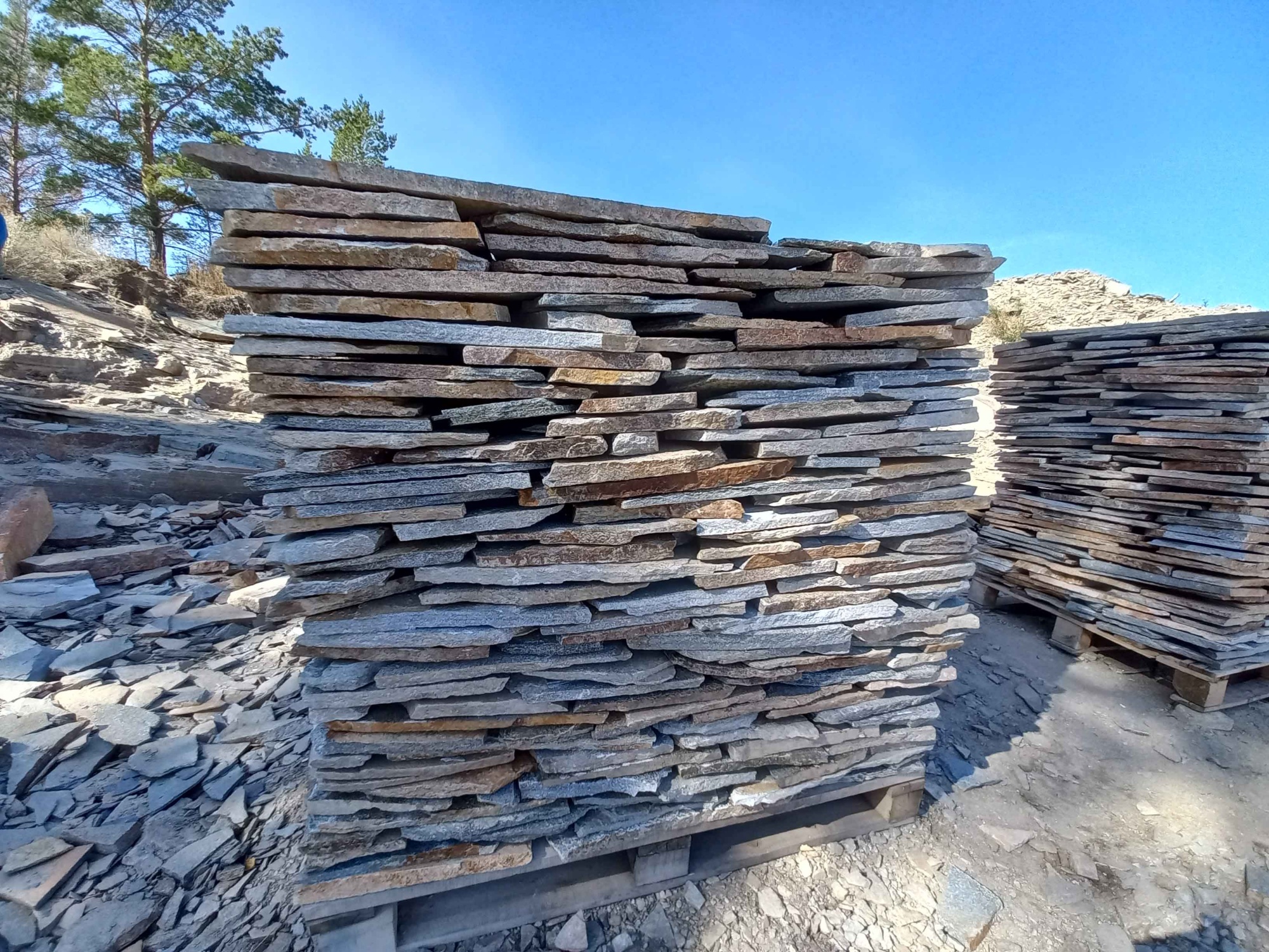 Плитняк златолит серебристый для фасада купить в Краснозаводске