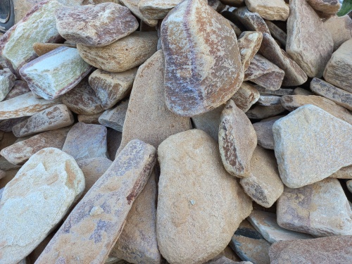 Златолит жёлтый, жёлто-зелёный глыбки и валуны для ланшафтного дизайна купить в Краснозаводске