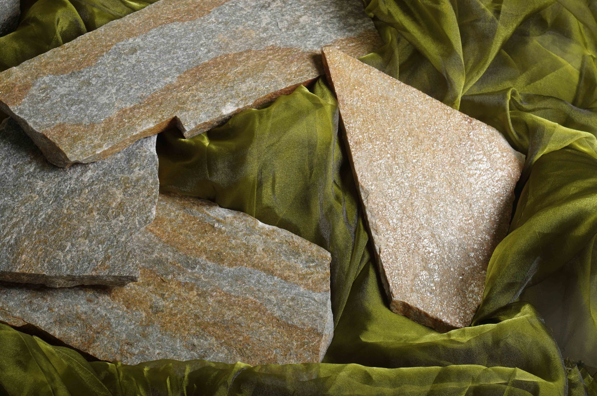 Плитняк златолит Уральский  для фасада купить в Краснозаводске