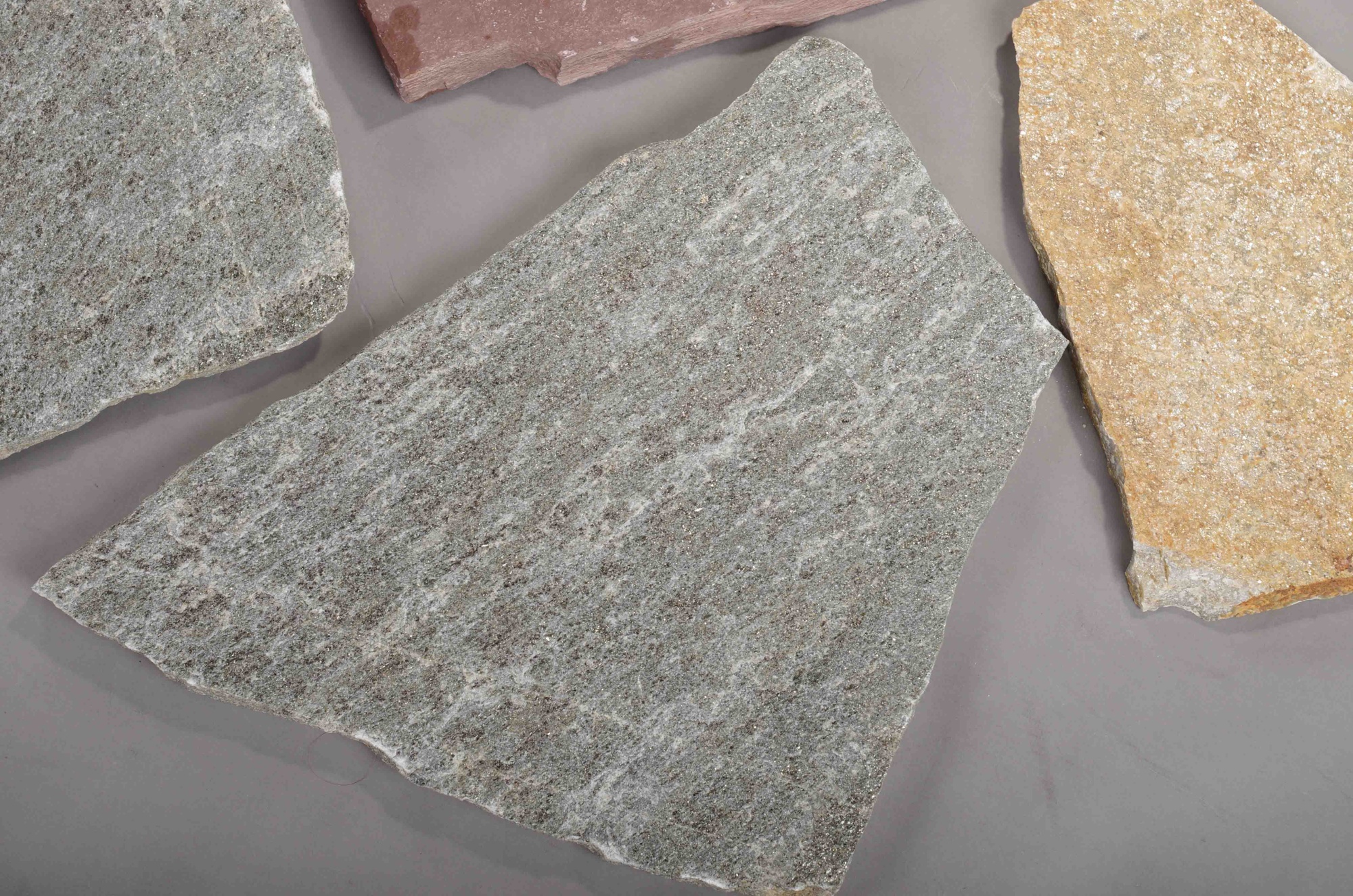 Плитняк златолит Уральский  для фасада купить в Краснозаводске