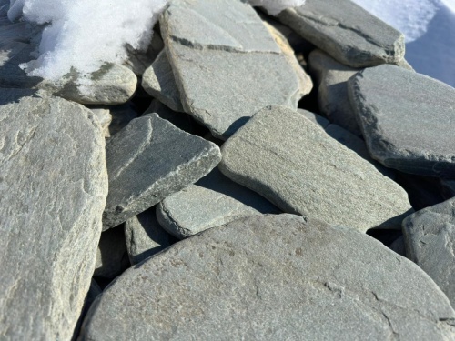 Плитняк златолит зелёный галтованный для цоколя купить в Краснозаводске