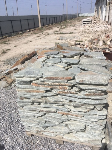 Златолит серебристый галтованный для лестниц купить в Краснозаводске