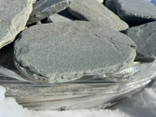 Плитняк златолит зелёный галтованный для мощения на бетон купить в Краснозаводске