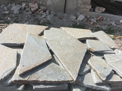 Златолит серебристый галтованный для лестниц купить в Краснозаводске